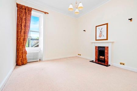 4 bedroom flat to rent - Photo 2