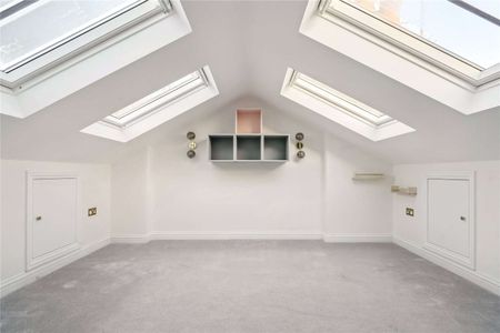 Recently refurbished 5 bedroom terraced house - Photo 4