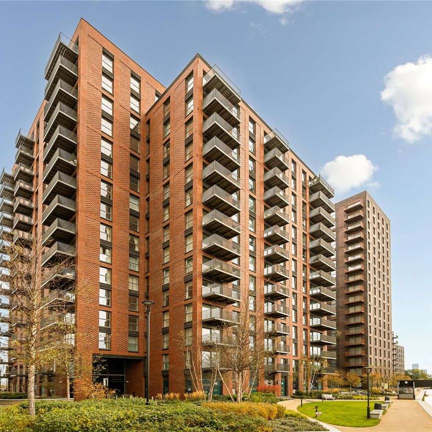 Discover modern waterside living in this one-bedroom apartment located in Waterview House, part of the exciting new Grand Union development. - Photo 1