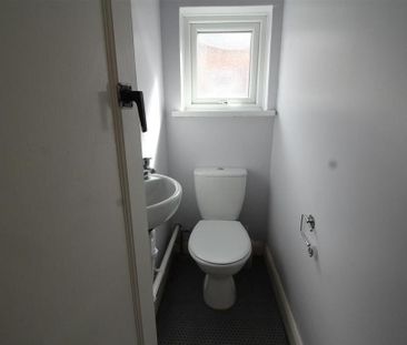 4 bedroom detached house to rent - Photo 4