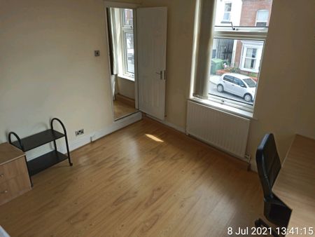 Hyde Park Road, Hyde Park, Leeds, LS6 - Photo 3