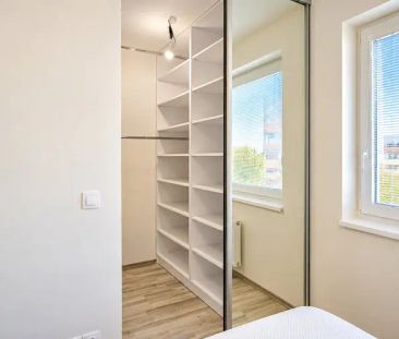 Pronájem bytu 3+kk s balkonem a 2 parkovacími stáními, Praha 9 – Kyje - Photo 1