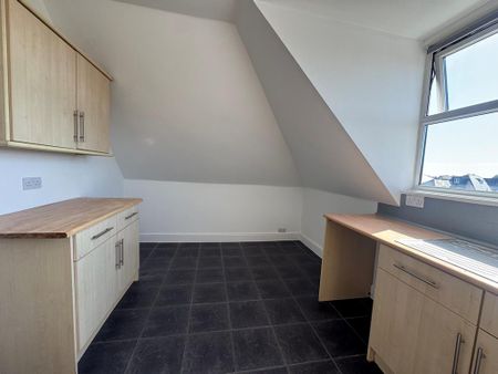 2 bedroom flat to rent - Photo 2