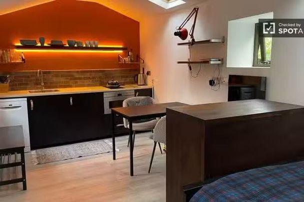 Studio apartment for rent in Killiney, Dublin - Photo 1