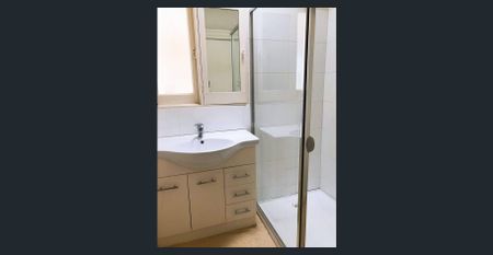 Spacious 2 Bedrooms Unit ( 6 months lease ) - Photo 3