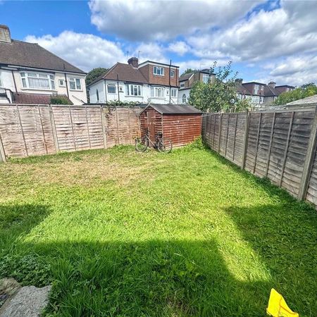 1 bedroom in a house share to rent - Photo 4