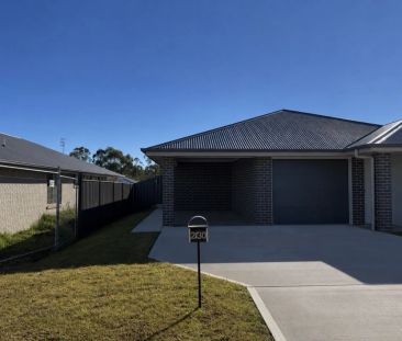 A modern, easy-care living unit, in a convenient location. - Photo 3