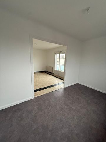 Location Appartement 4 pièces 79m² DECINES CHARPIEU 69150 - Photo 2