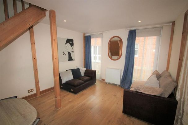 1 bedroom mews to rent - Photo 1