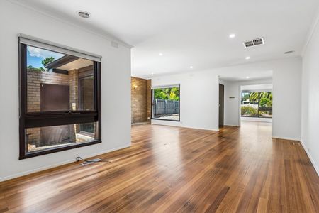 Freshly Renovated Family Home in Quiet Location - Photo 3