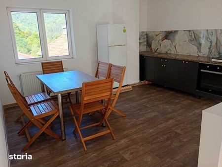 Inchiriez urgent casa Schei Brasov, renovata complet, totul nou - Photo 3