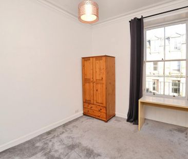 3 bedroom flat to rent - Photo 6