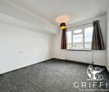 Second Avenue, Canvey Island, SS8 - Photo 3