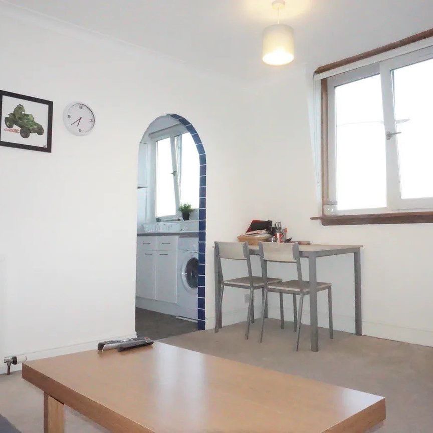 2 Bed Flat, Holburn Street, AB10 - Photo 1