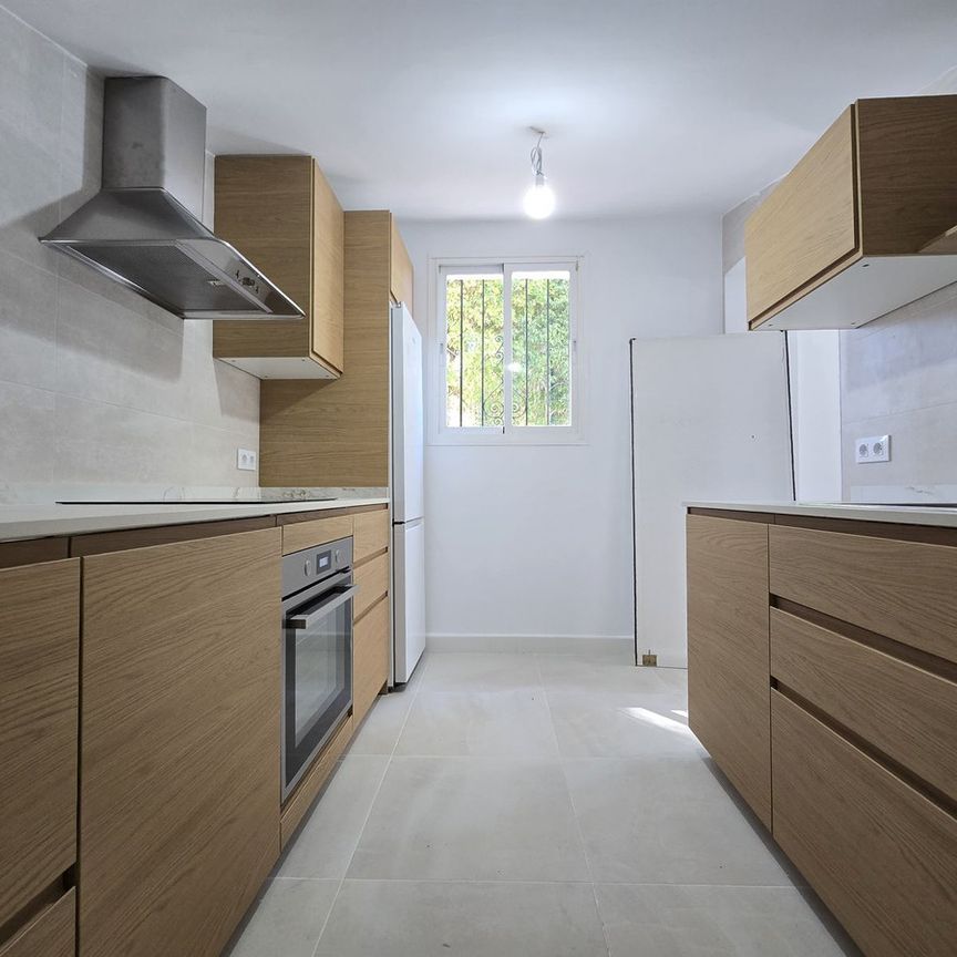 Semi-Detached House · Elviria - Photo 1