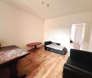 2 bedroom maisonette to rent - Photo 2