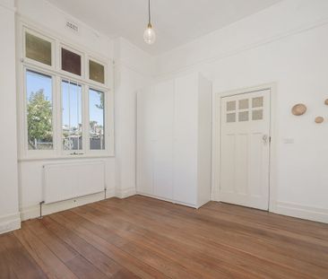 Conveniently located - Photo 3