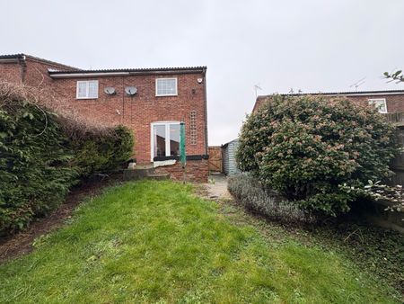 2 bed semi-detached house to rent in Ardleigh Green, Luton, LU2 - Photo 3