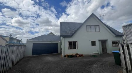 Tidy & Convenient Living - Photo 4