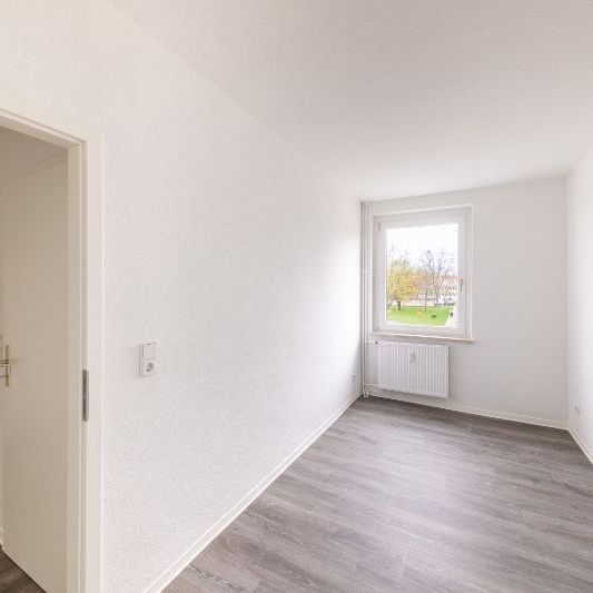 Attraktive 3 Zimmer-Erdgeschosswohnung mit Balkon in Merseburg Nord - Photo 1