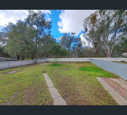 5 Acacia Place, West Albury, NSW 2640 - Photo 1