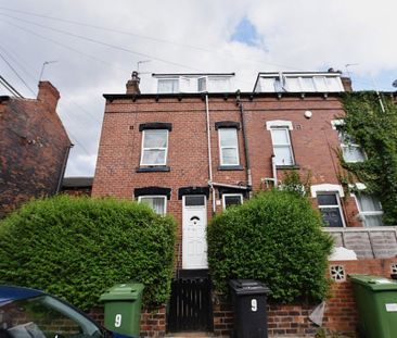 3 bedroom House in Whingate Avenue, Leeds - Photo 1