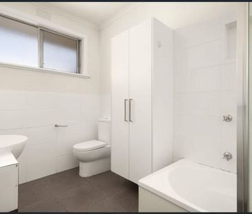 Located within walking distance to Monash Uni - Photo 3