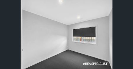 ✨ Stunning Family Home in Prime Clyde North Location! - Photo 4