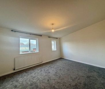 St. James Square, Barnoldswick, BB18 - Photo 2