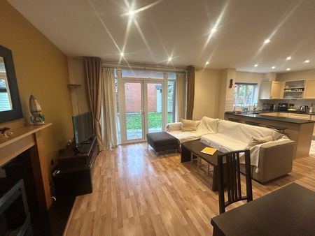 Princess Mary Close, Guildford, Surrey, GU2 - Photo 2