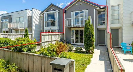 Well maintained 3-Bed Townhouse + Double Garage - Photo 2