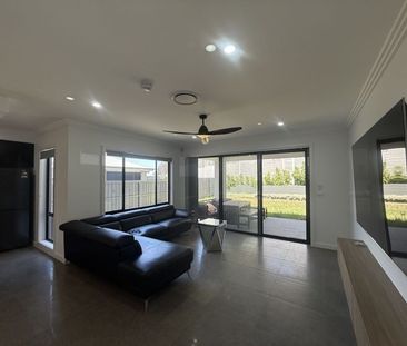 BEAUTIFUL QUALITY HOME!! - Photo 3