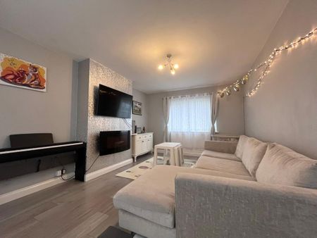 3 bedroom end of terrace house to rent - Photo 4