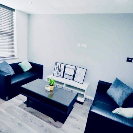 6 Beds 3 Baths - Photo 1