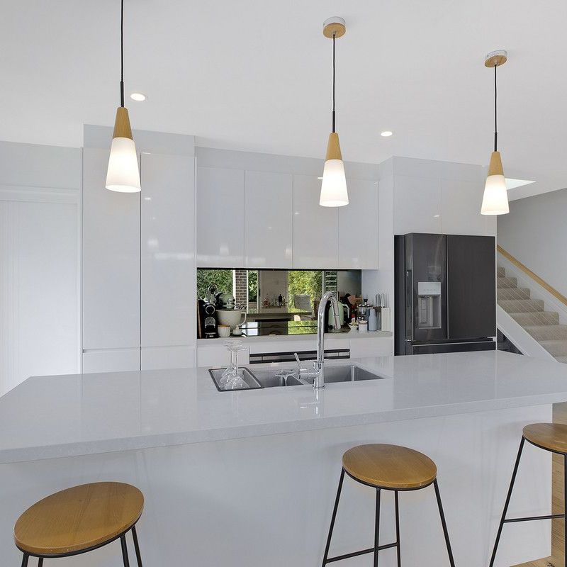 Spacious 3 Bedroom Townhouse - Luxury Living & Ocean Glimpses! - Photo 1