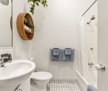 Furnished Queenslander Studio In The Heart Of New Farm - Photo 4