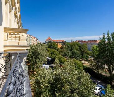 Pronájem elegantního bytu 2+kk s balkonem a krásným výhledem ve Vrš... - Photo 4