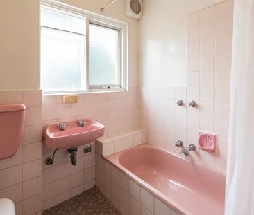 Stylish Ground Floor Apartment in Tranquil Cul-De-Sac Setting - Photo 4