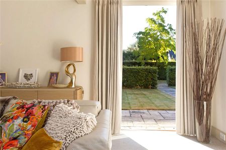 Superb modern conversion of period farm building in a rural location. - Photo 4