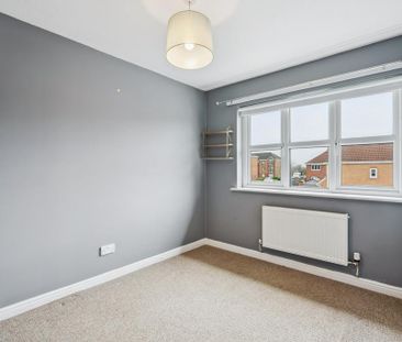 3 bedroom semi-detached villa to rent - Photo 3