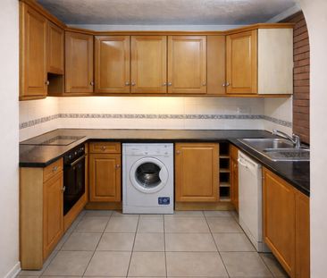 Langley Walk, Woking, Surrey, GU22 7UD - Photo 3