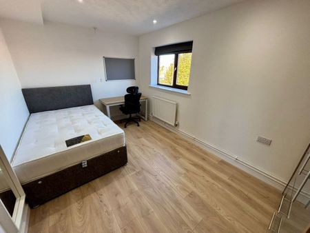 22 Tanni Grey House - New to the Market & brand new for Sept 25Loughborough - Photo 3