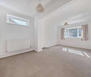 Lambscroft Way, Chalfont St. Peter, SL9 - Photo 3