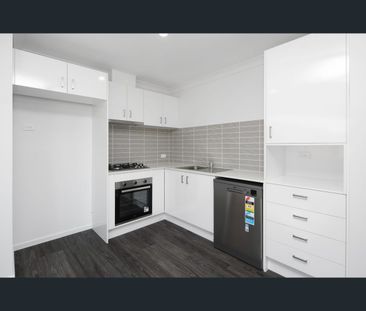 Charming 2-Bedroom Duplex - Photo 1