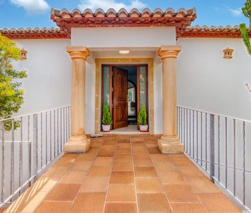 Winter rental. Villa for rent with 4 bedrooms and heated pool in Javea - Photo 6