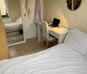 Hayward Gardens, Putney Sw, London, SW15 - Photo 5