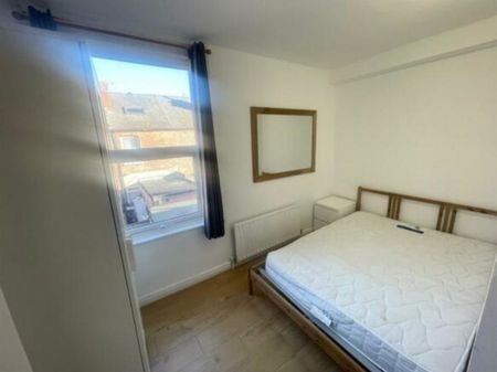 1 bed Shared House for Rent - Photo 4