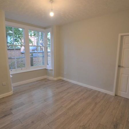 Ground floor flat to rent - Photo 3