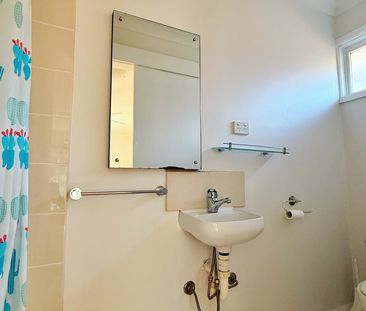 Spacious Family Home in Prime Mitcham Location - Photo 3
