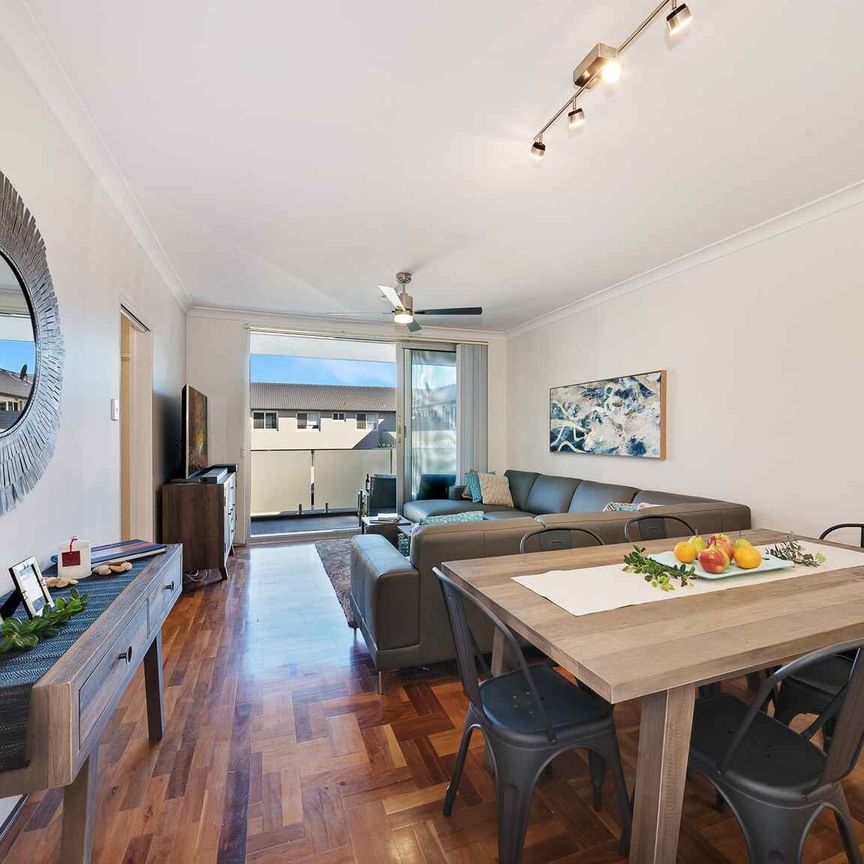 Fully Furnished Executive Apartment - Stroll to Beach - Photo 1